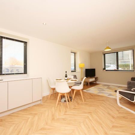 Modern & Spacious 2 Bedroom Apartment With Parking! Leeds  Esterno foto