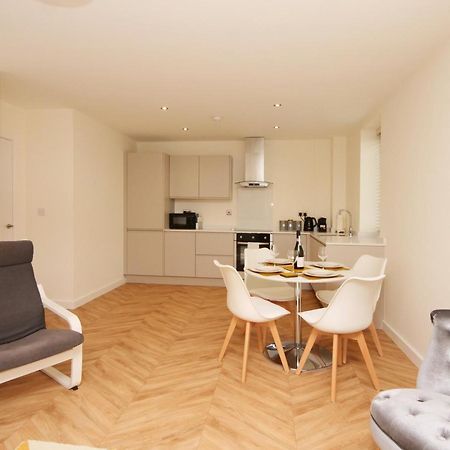 Modern & Spacious 2 Bedroom Apartment With Parking! Leeds  Esterno foto