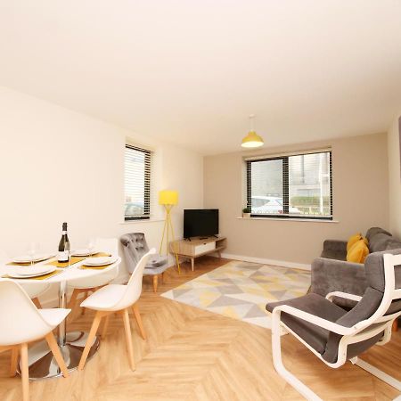 Modern & Spacious 2 Bedroom Apartment With Parking! Leeds  Esterno foto