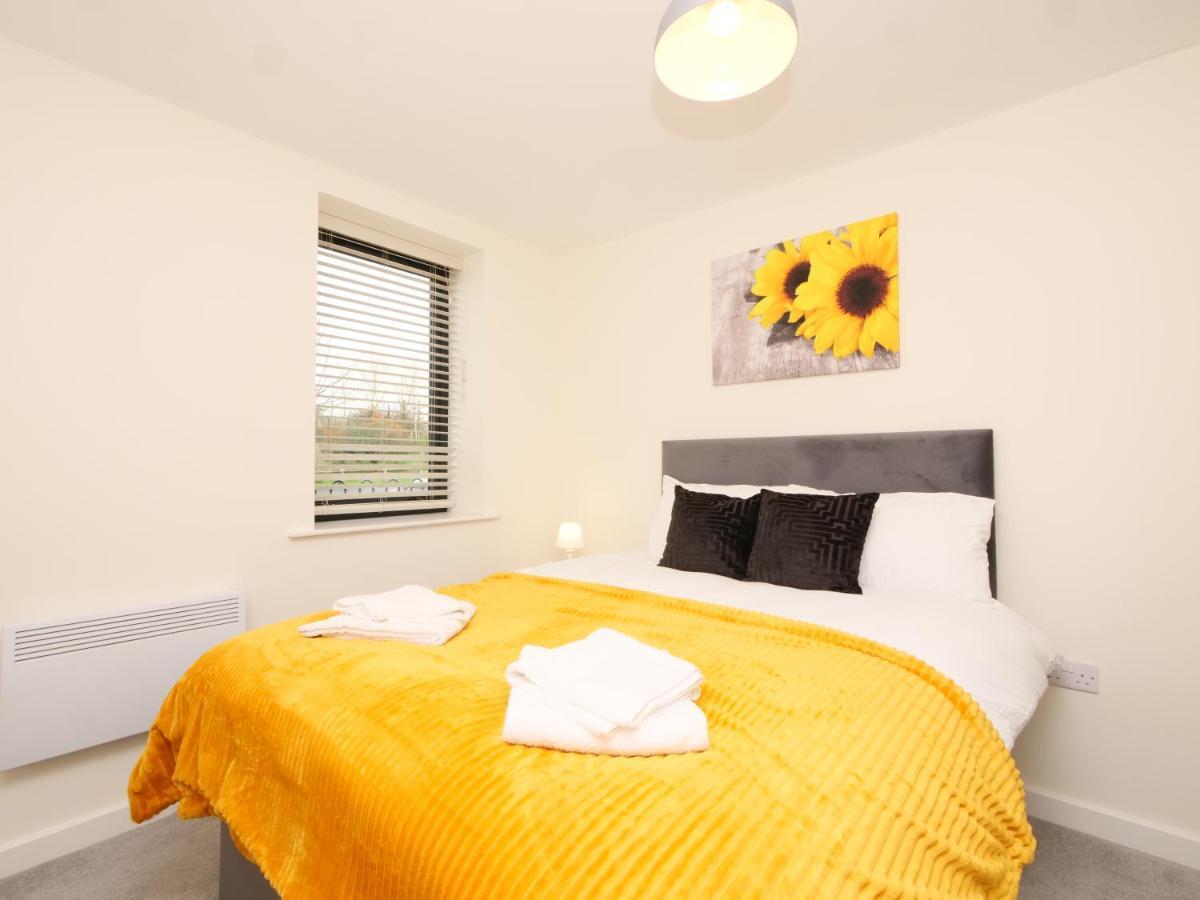 Modern & Spacious 2 Bedroom Apartment With Parking! Leeds  Esterno foto