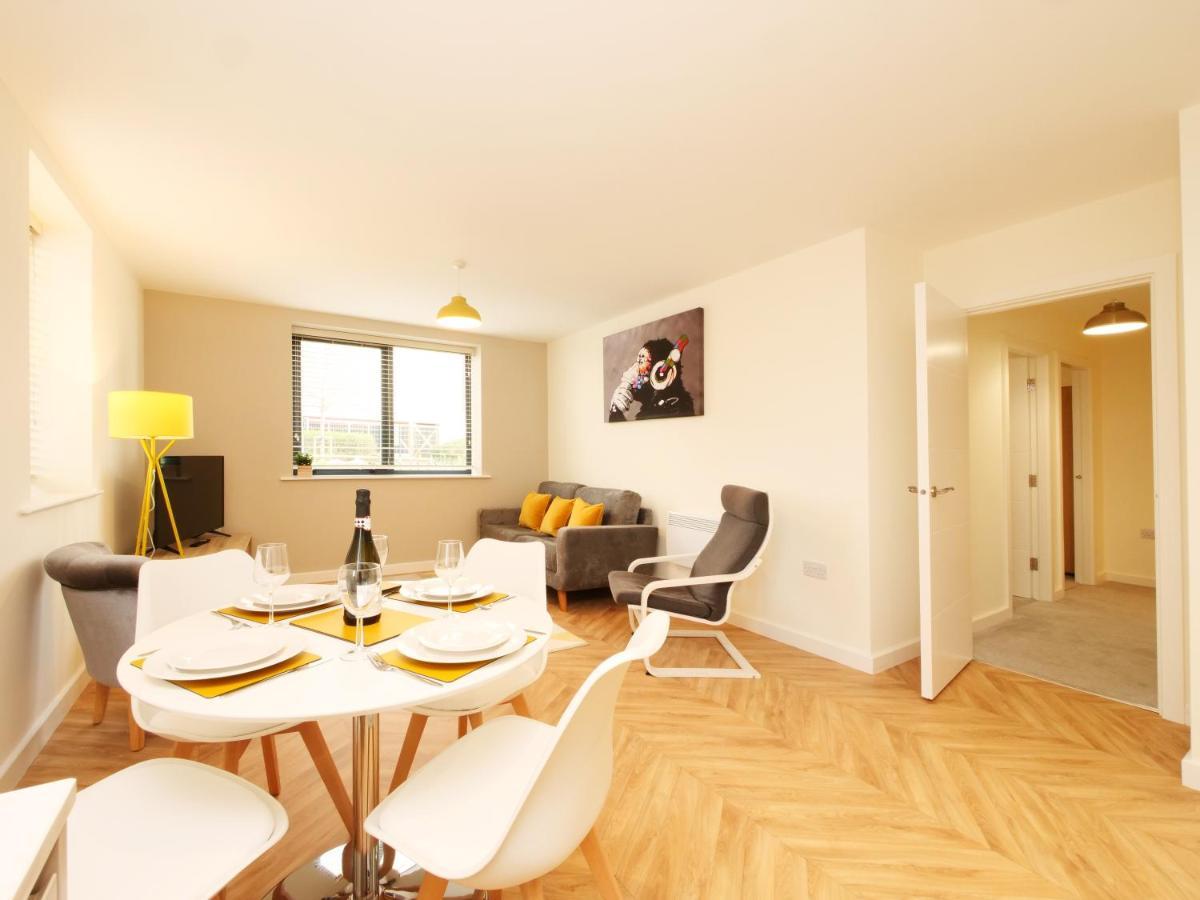 Modern & Spacious 2 Bedroom Apartment With Parking! Leeds  Esterno foto