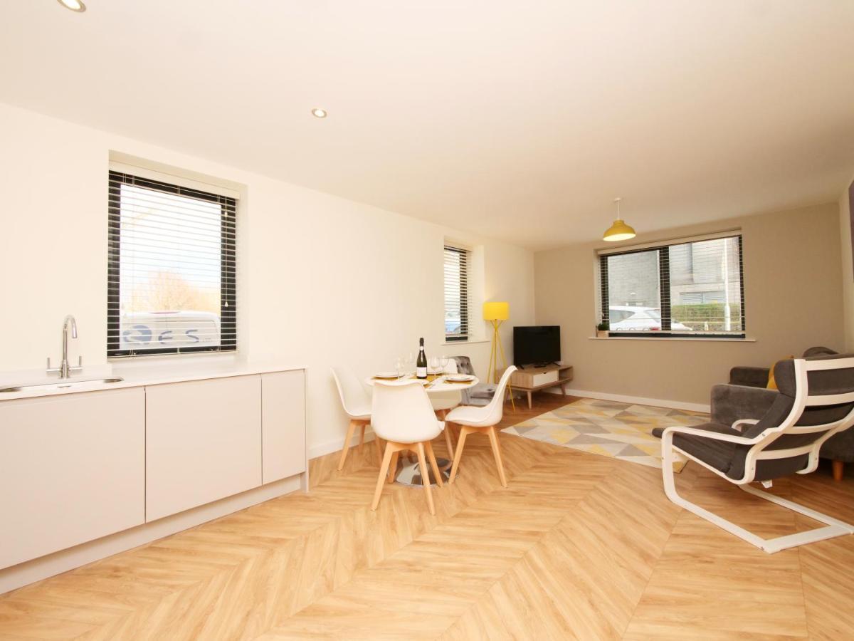 Modern & Spacious 2 Bedroom Apartment With Parking! Leeds  Esterno foto