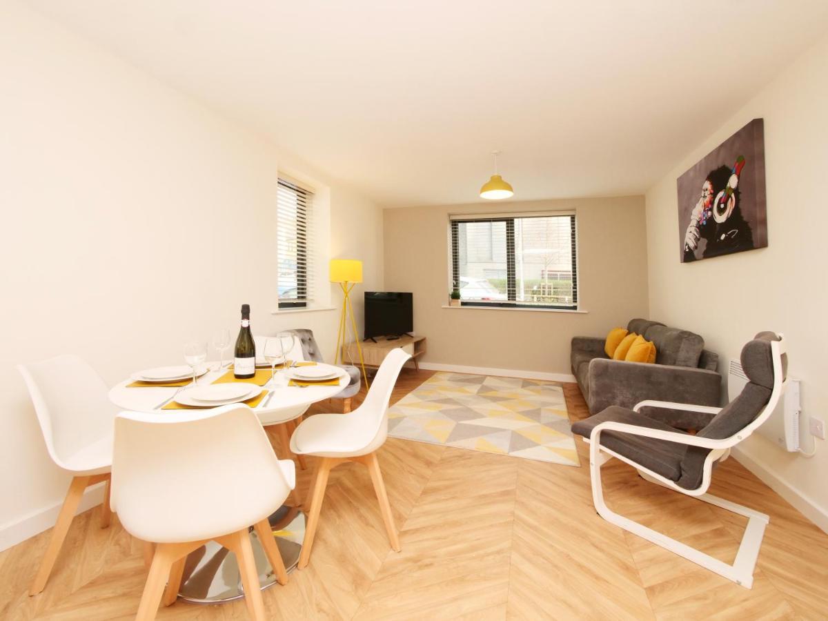 Modern & Spacious 2 Bedroom Apartment With Parking! Leeds  Esterno foto