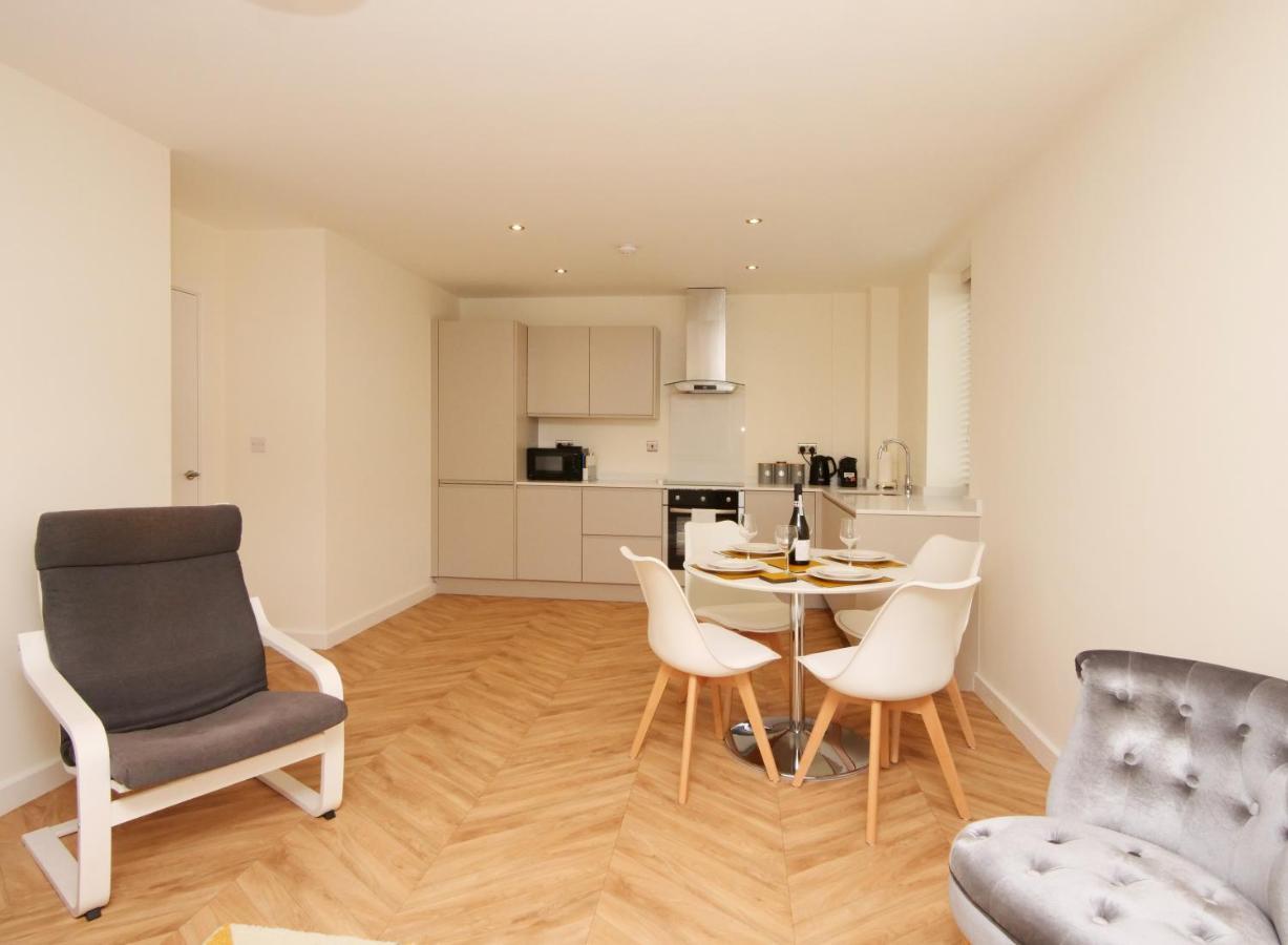 Modern & Spacious 2 Bedroom Apartment With Parking! Leeds  Esterno foto