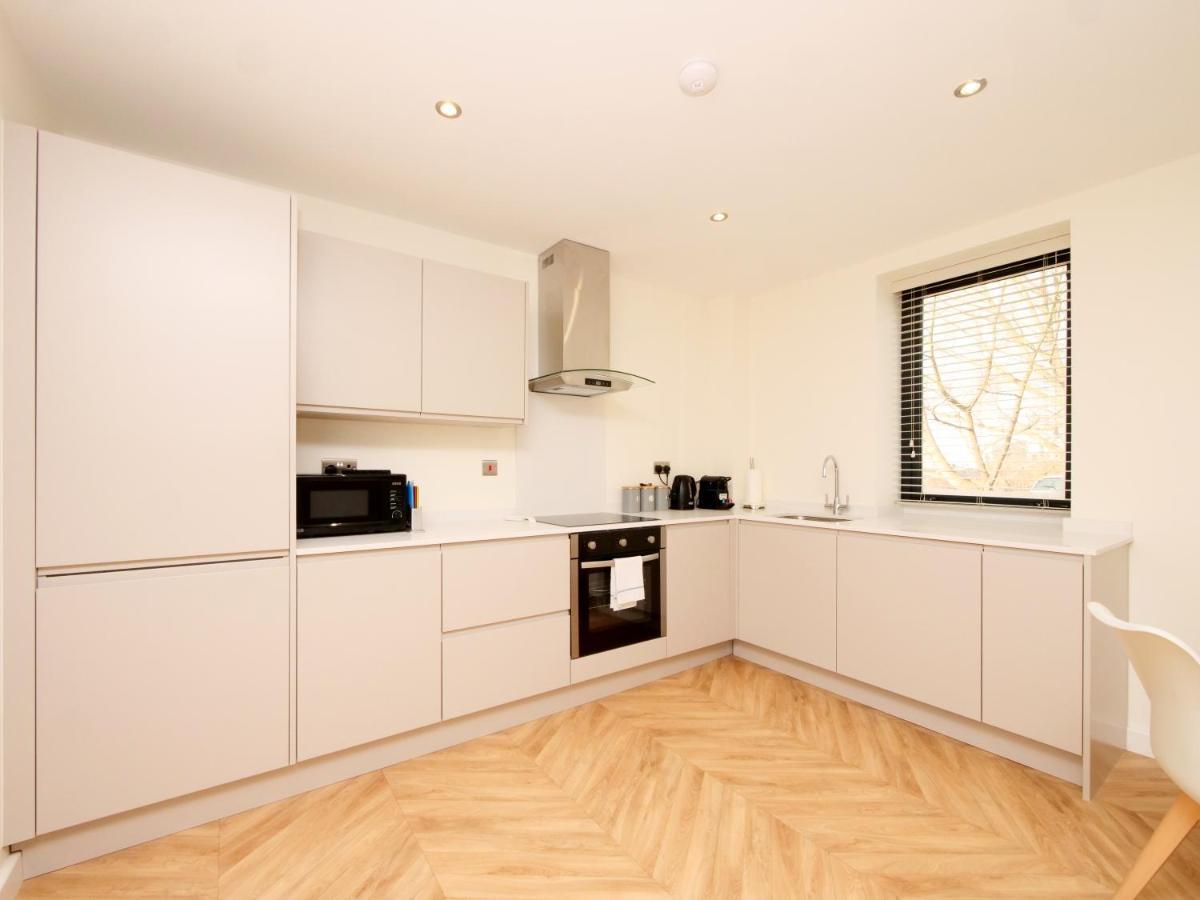 Modern & Spacious 2 Bedroom Apartment With Parking! Leeds  Esterno foto