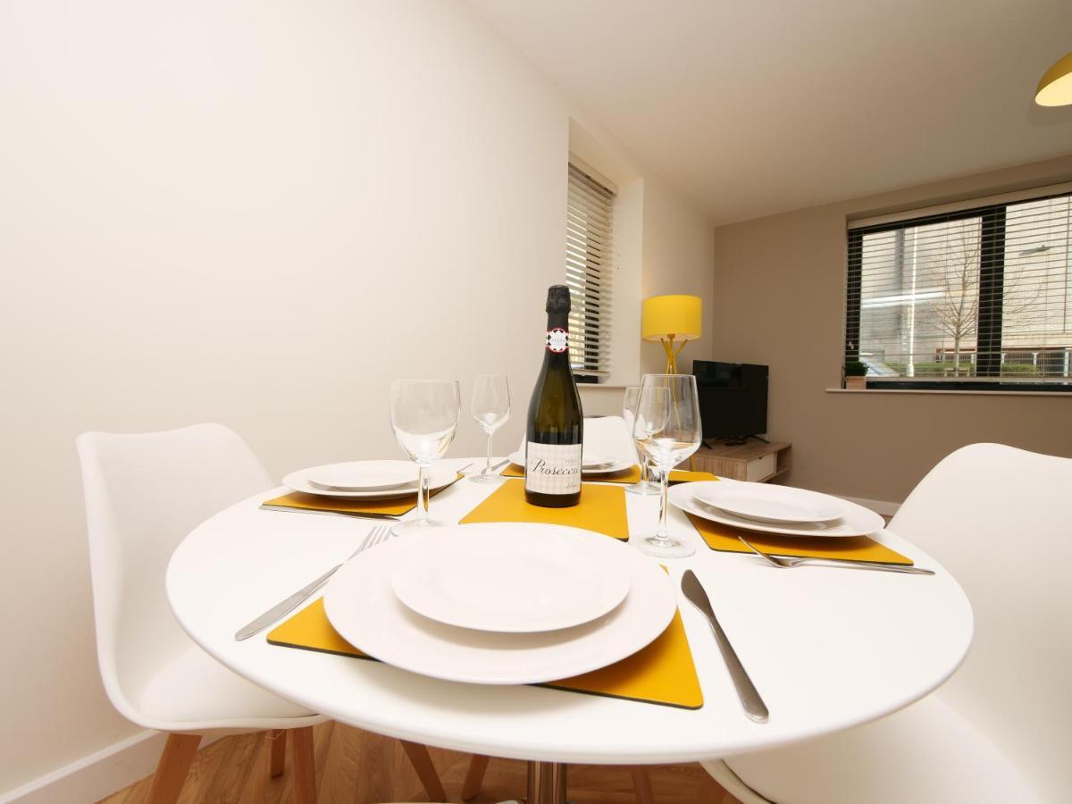 Modern & Spacious 2 Bedroom Apartment With Parking! Leeds  Esterno foto