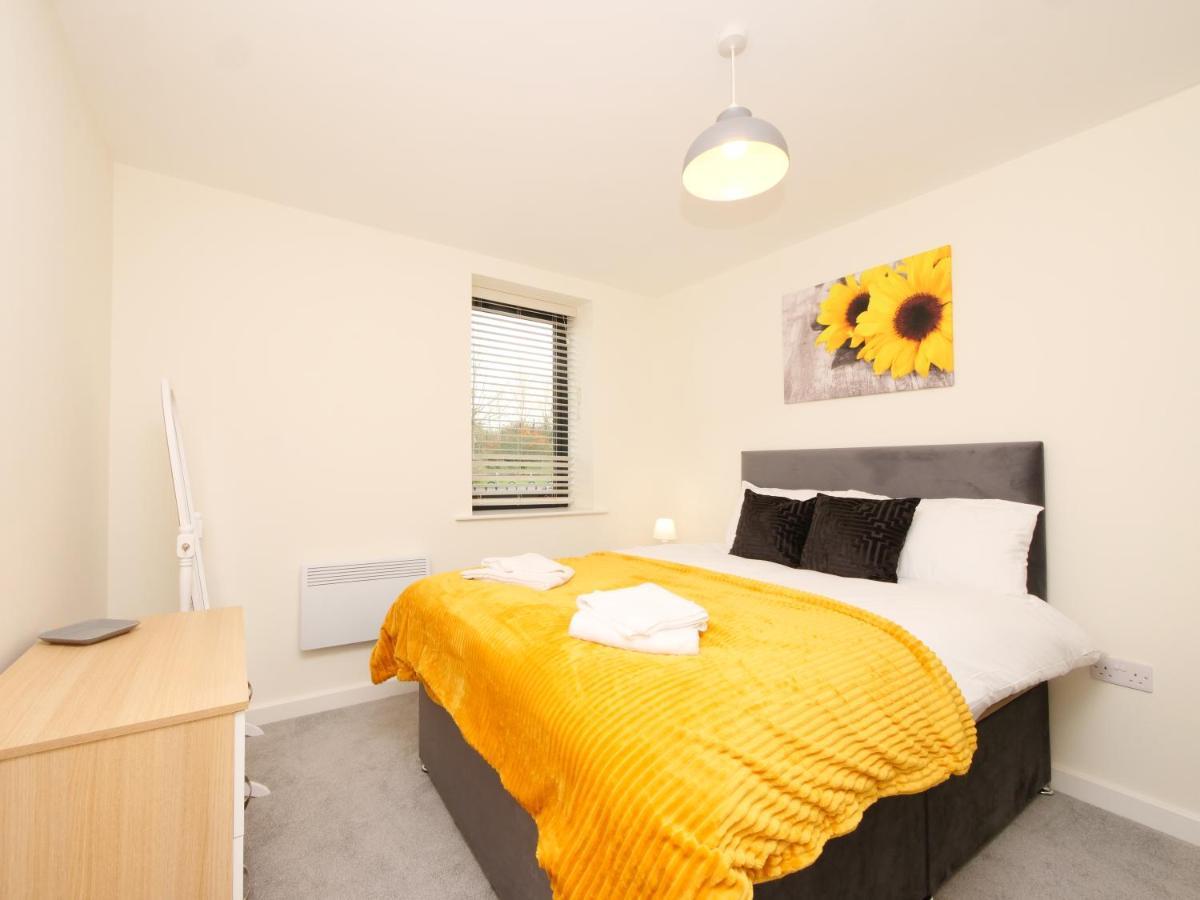 Modern & Spacious 2 Bedroom Apartment With Parking! Leeds  Esterno foto