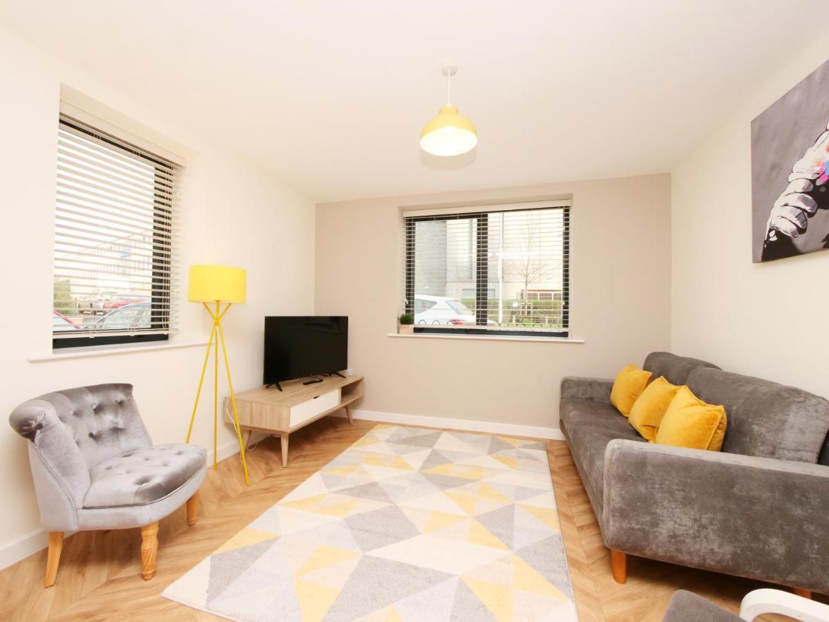 Modern & Spacious 2 Bedroom Apartment With Parking! Leeds  Esterno foto