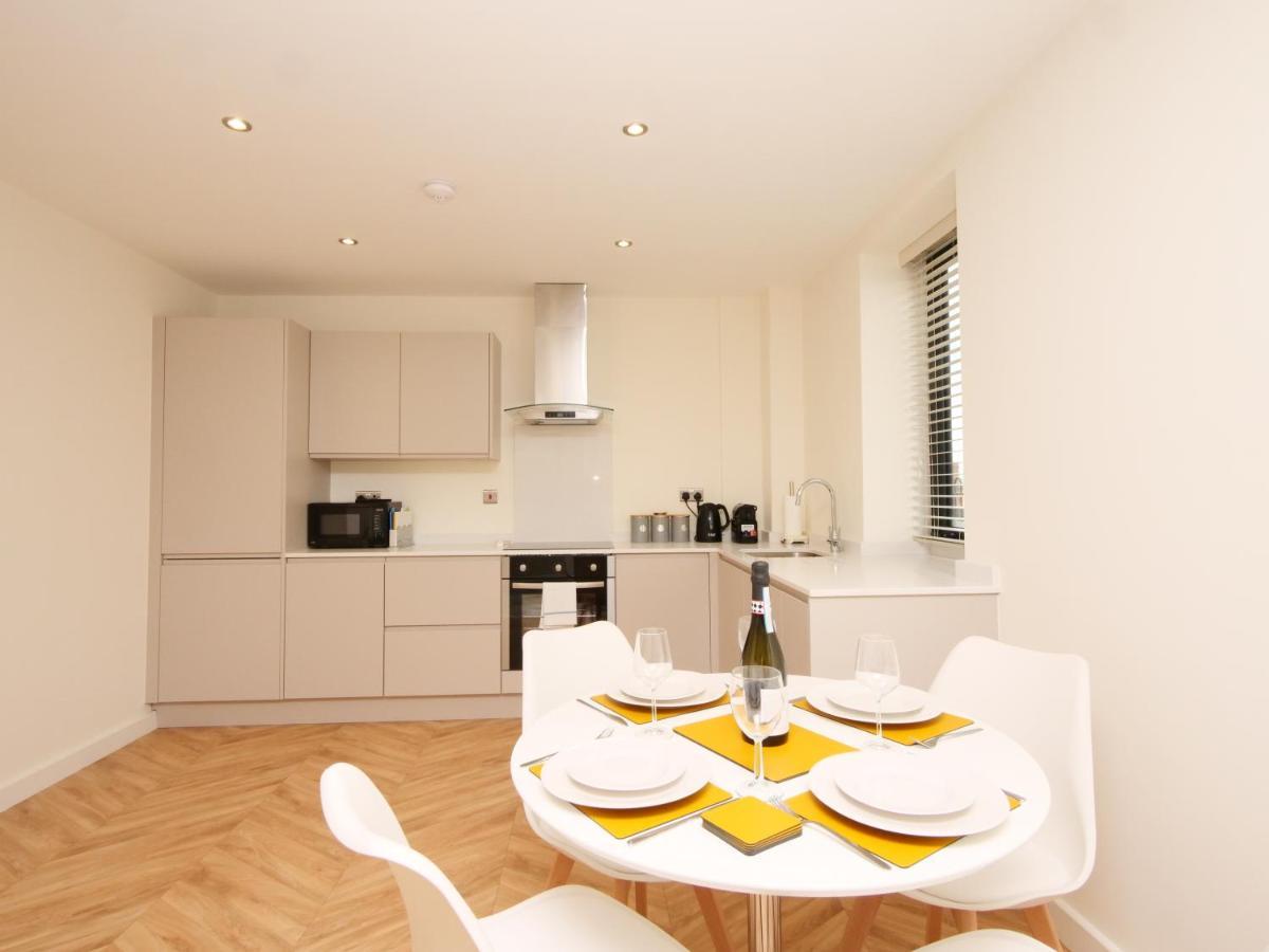 Modern & Spacious 2 Bedroom Apartment With Parking! Leeds  Esterno foto