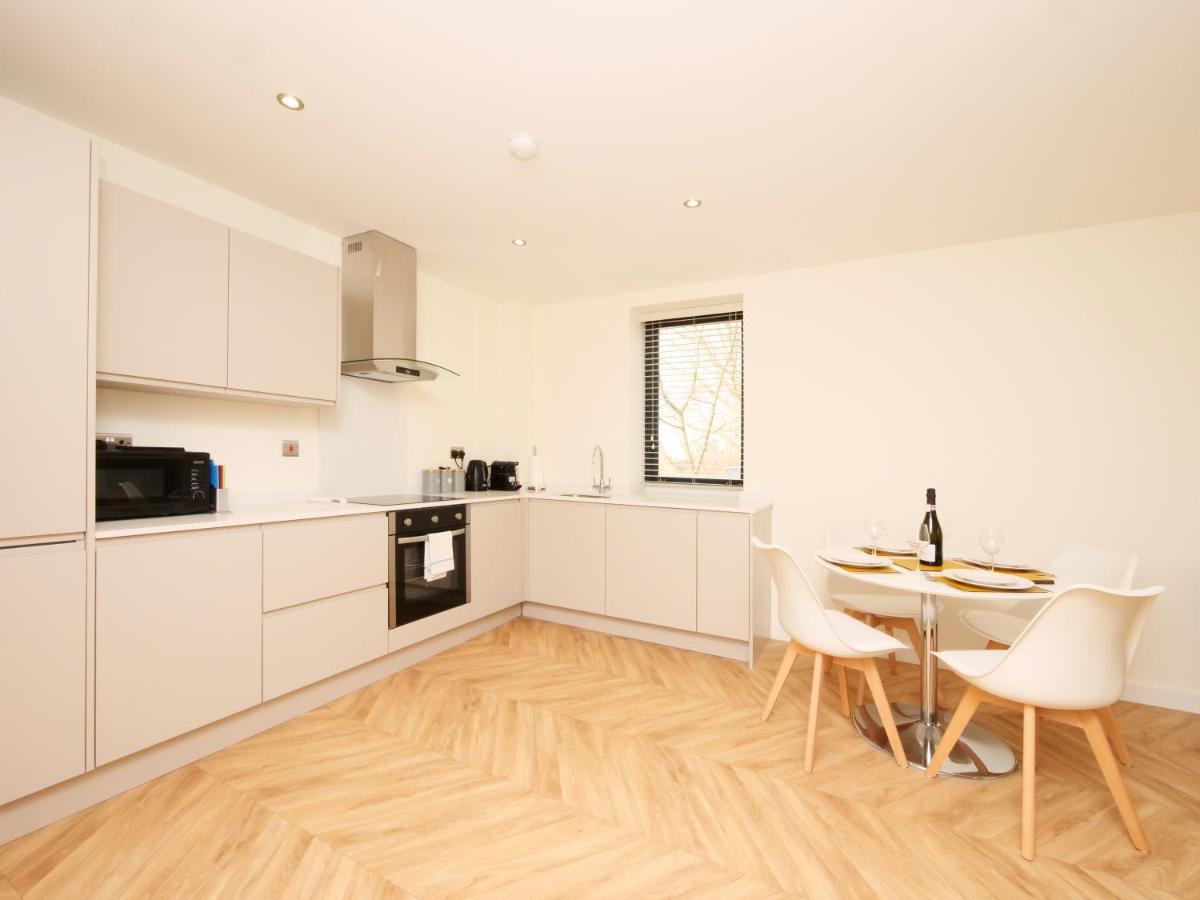 Modern & Spacious 2 Bedroom Apartment With Parking! Leeds  Esterno foto