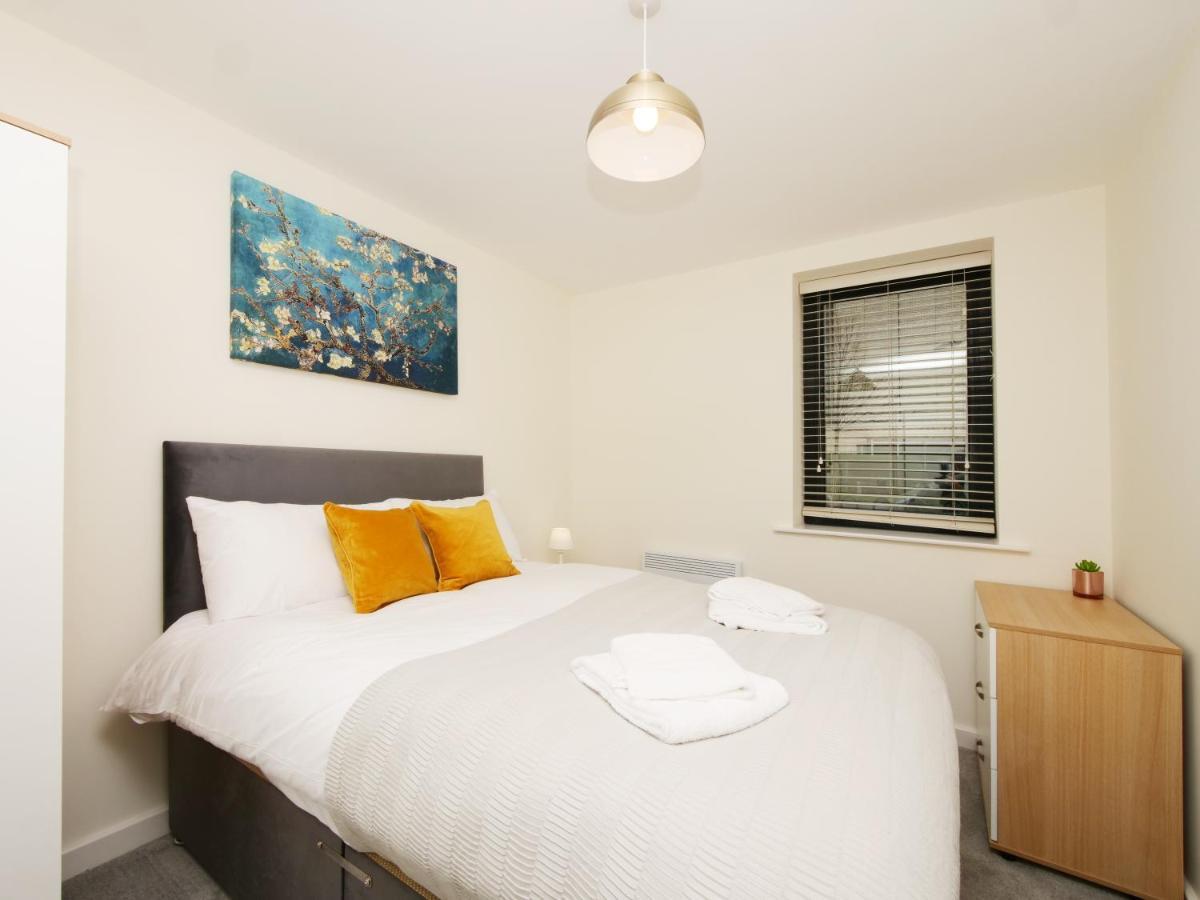 Modern & Spacious 2 Bedroom Apartment With Parking! Leeds  Esterno foto