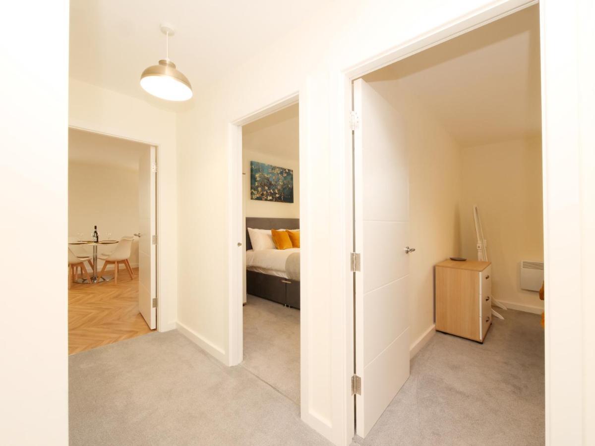 Modern & Spacious 2 Bedroom Apartment With Parking! Leeds  Esterno foto